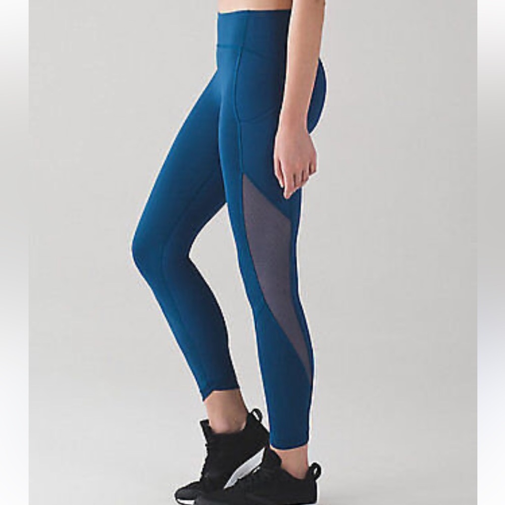 Lululemon Sole Training Tankless Water, size 4
